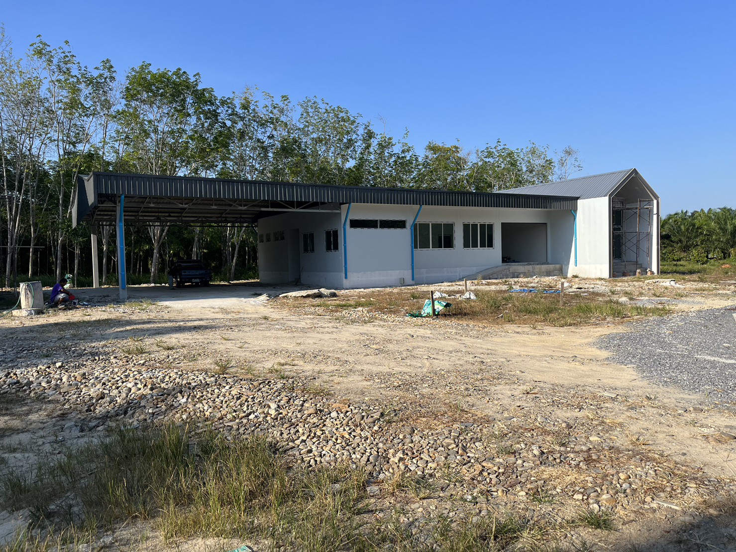 Site photograph of the Na Reng house: Side elevation and covered area