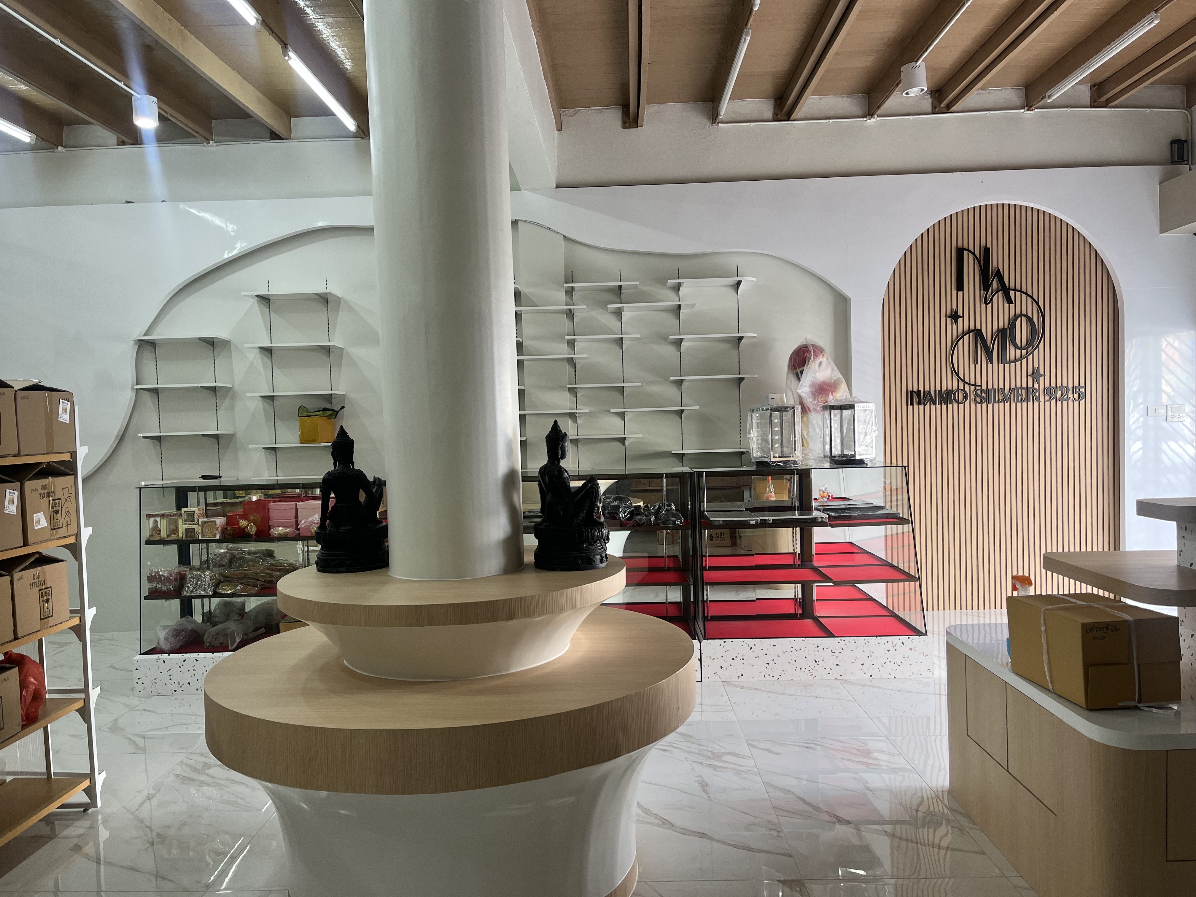 Site photograph of Namo Silver: Curved display furniture and shelving